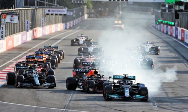 Azerbaijan GP: il ramo, le gomme Pirelli e il “Magic Button” Mercedes