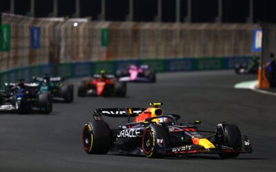 Perez vince a Jeddah, dominio Red Bull. Alonso penalità, notte fonda a Maranello