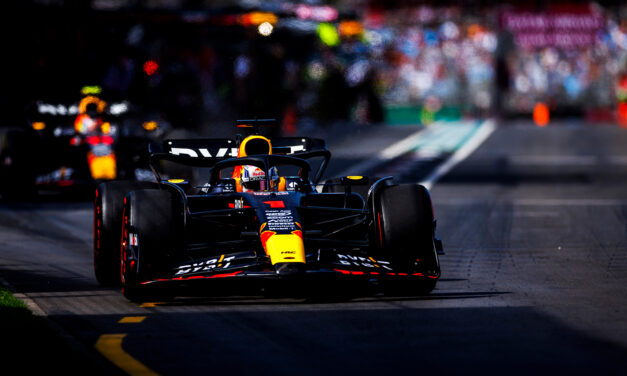 Verstappen porta la Red Bull in pole, Perez in ultima fila. Mercedes batte Aston Martin e Ferrari.