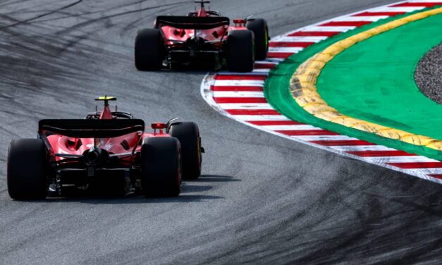 Ferrari: C’è Sainz in prima fila, Leclerc verso cambio elementi
