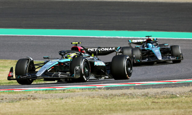 Mercedes, analisi GP Giappone: un danno all’ala ha rallentato Hamilton