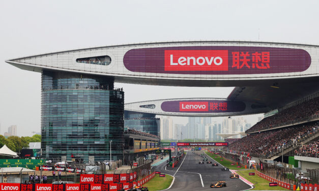 GP Cina: Verstappen vince davanti a Norris, Ferrari irriconoscibile